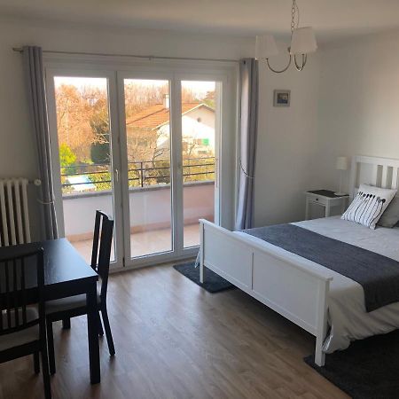 Au Bonheur Des Iris Bed & Breakfast Rolle Dış mekan fotoğraf
