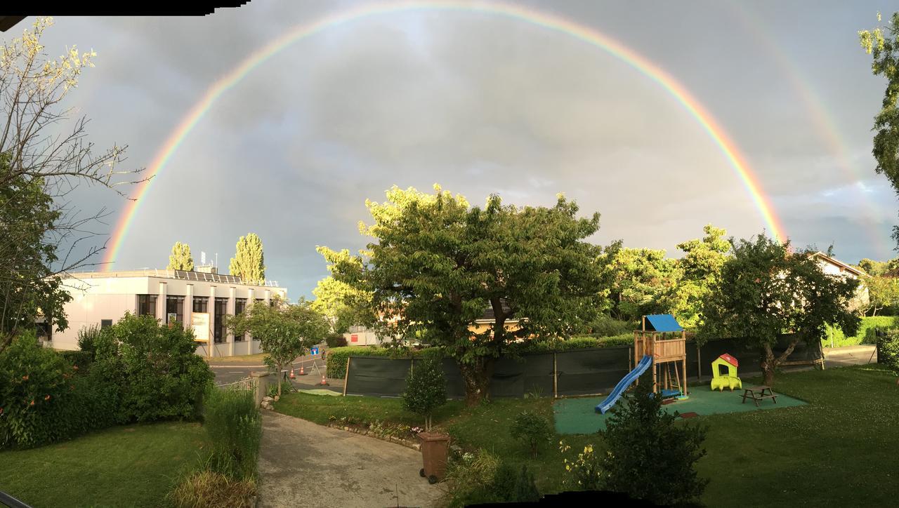 Au Bonheur Des Iris Bed & Breakfast Rolle Dış mekan fotoğraf