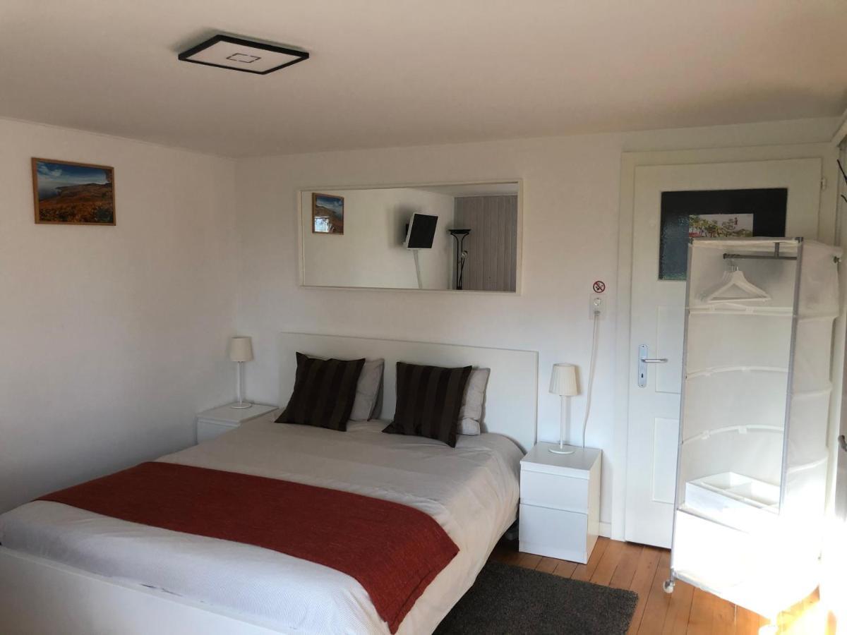 Au Bonheur Des Iris Bed & Breakfast Rolle Dış mekan fotoğraf