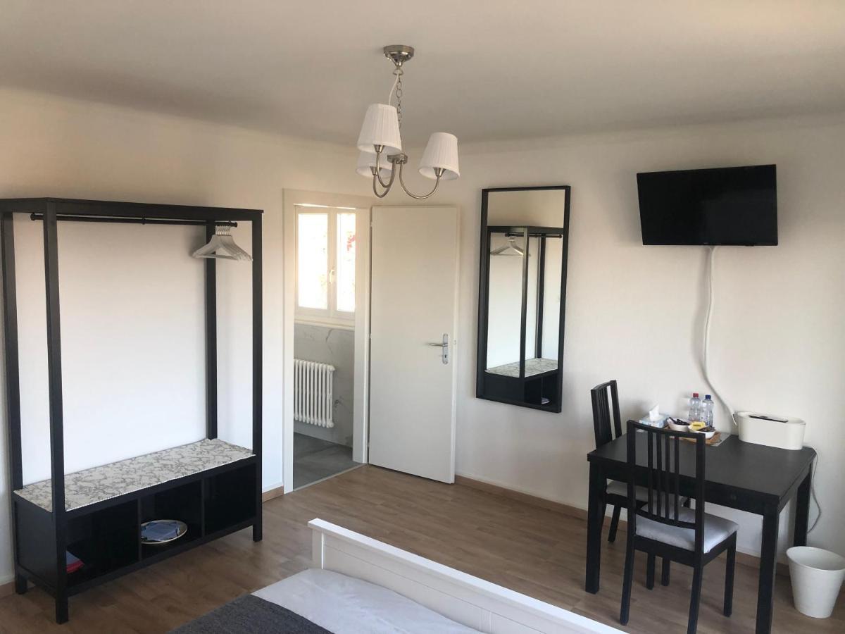 Au Bonheur Des Iris Bed & Breakfast Rolle Dış mekan fotoğraf